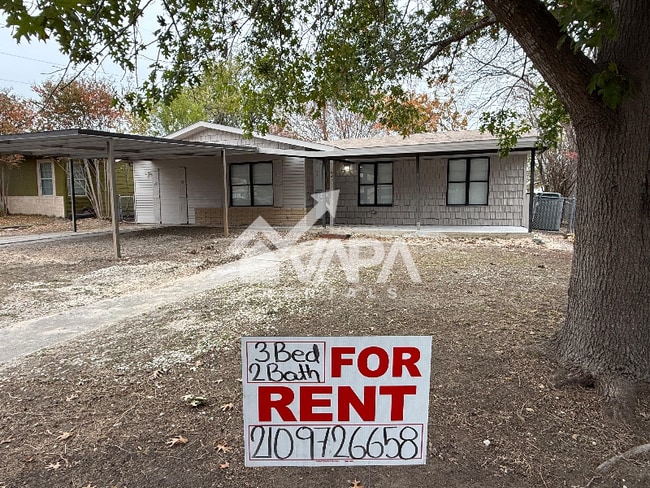 Photo - 943 Weizmann St