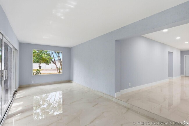 Photo - 2975 NE 2nd Ave