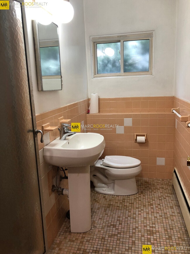 Building Photo - 101 Adeline Rd Unit ROOM Rental