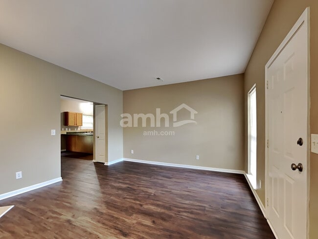 Photo - 423 Brownstone St