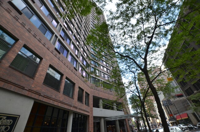 Photo - 211 E Ohio St Unidad 713