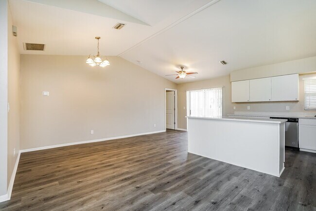 Photo - 706 SW 11th St
