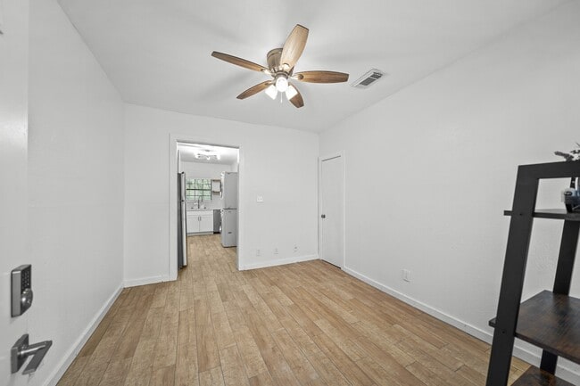 Building Photo - 701 28th St Unit B