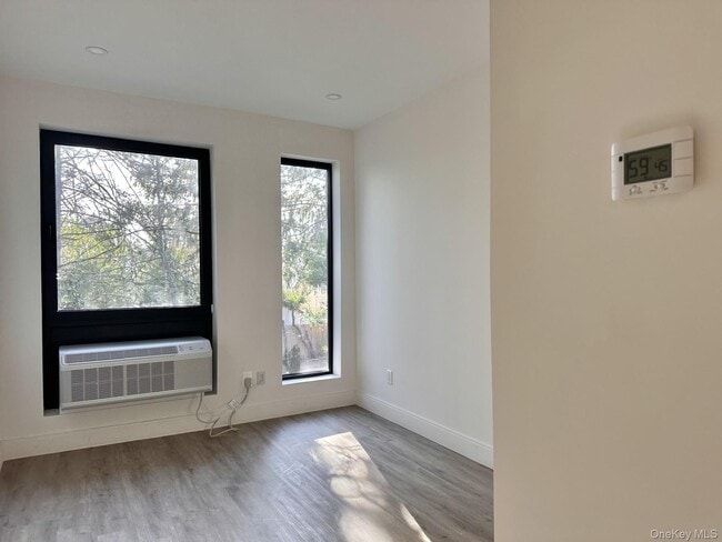 Photo - 362 W Merrick Rd Unit 208