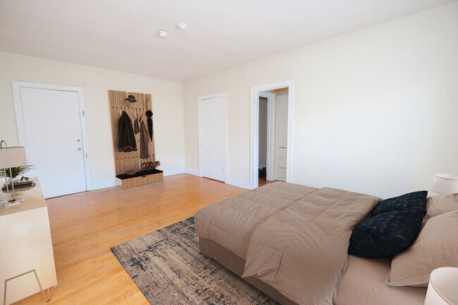 James Apartments | 2886