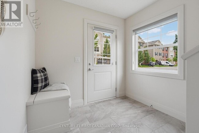 Photo - 1040 Coronation Dr