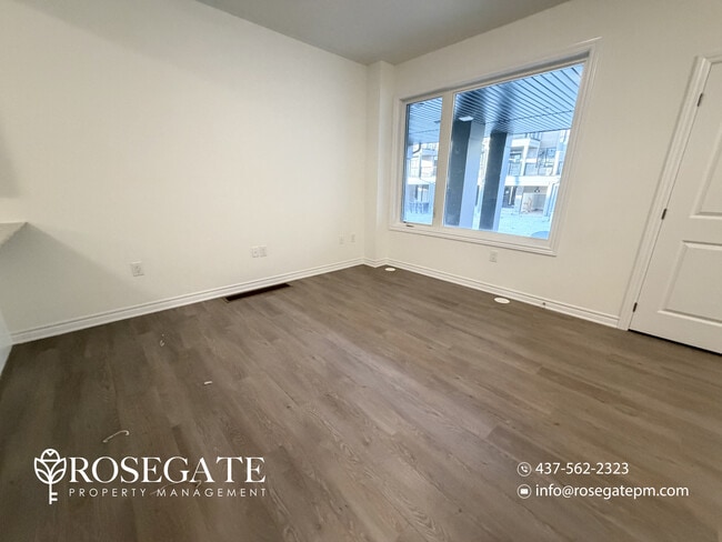 Photo - Spacious 3-Floor Freehold Townhome with Garage, Private Balcony & Backyard – Brampton