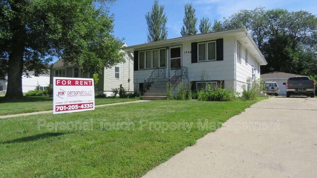 Building Photo - 1346 17th St S Unit Upper Rental