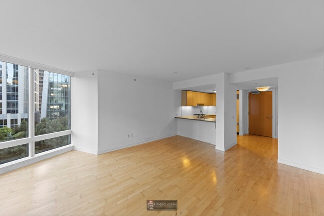 Building Photo - 301 Mission St Unit 12E