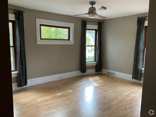 Building Photo - 830 Steuben St Unit Upstairs Rental