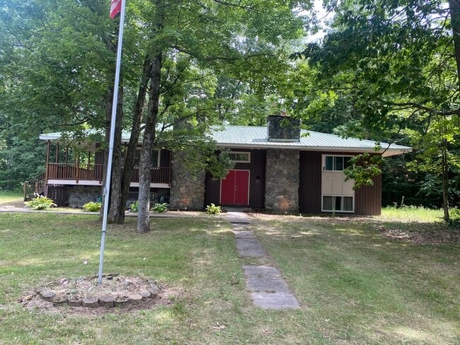 Building Photo - Secluded 4 bedrooms 3 baths with 2 car garage and fenced in yard in the town of Rutland for rent!