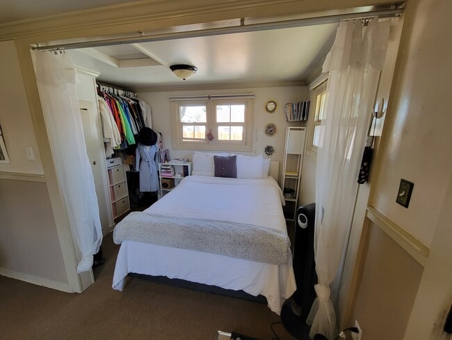 Photo - 1675 Ulster St