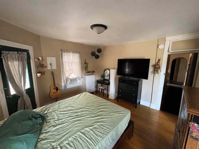 Photo - 302 E Walnut St Unit Apt B