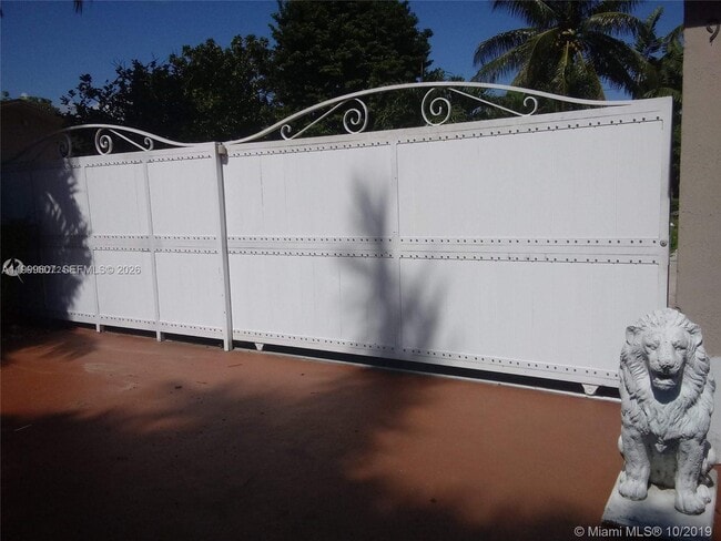 Photo - 9841 SW 48th St