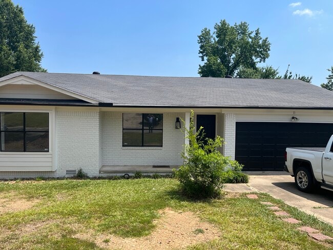 Building Photo - 11 Willow Oak Ct