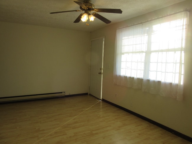 Photo - 13 Circle Dr Unit B