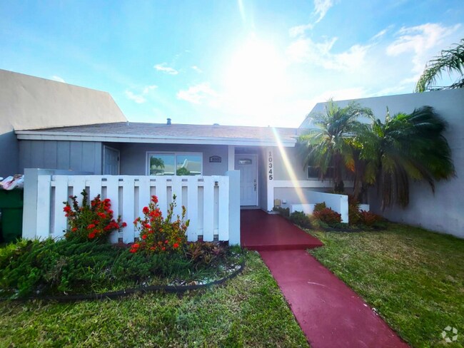 Building Photo - 10345 SW 209th Ln Rental