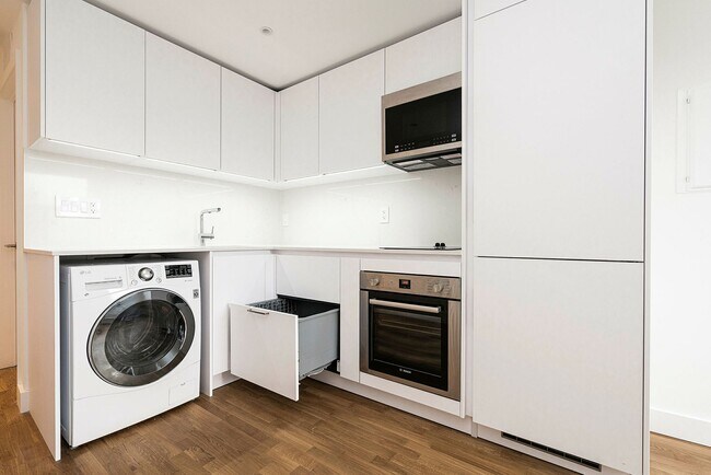 Building Photo - 798 Richmond Street West Unit 629