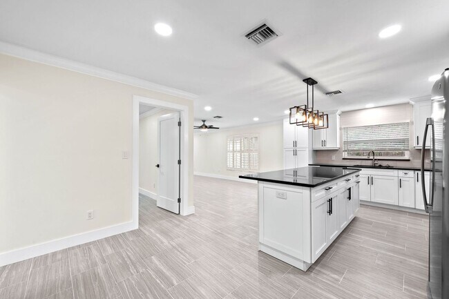 Photo - Naples Park - 3 Bedroom, 2 Bathroom - Annual Rental