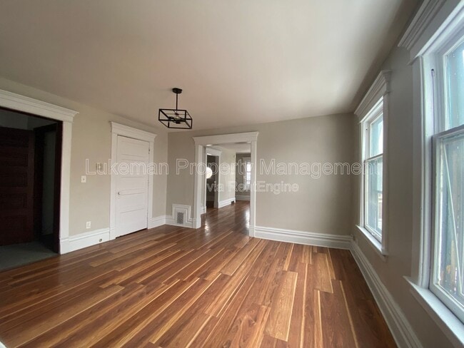 Photo - 743 Academy St