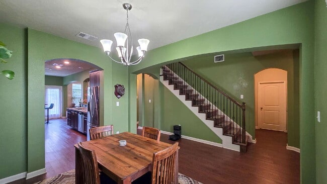 Photo - 2025 Stubbs Dr