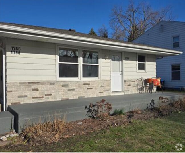 Building Photo - 1764 Pleasant St Rental