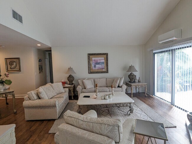 17042 Traverse Cir