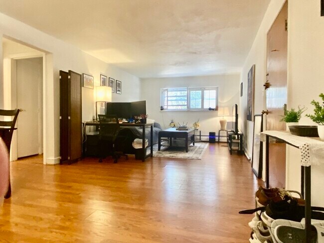 Photo - 15 Commonwealth Ct Unit 3
