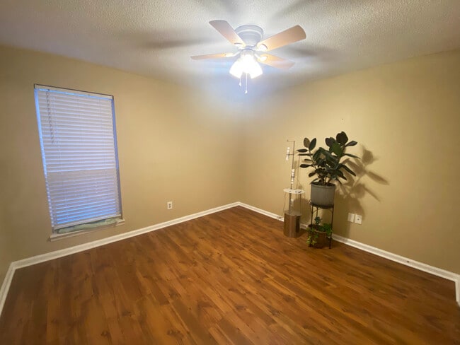 Photo - 513 Granville Ct Unidad 513