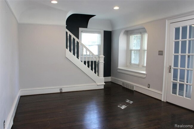 Photo - 115 E Lincoln St