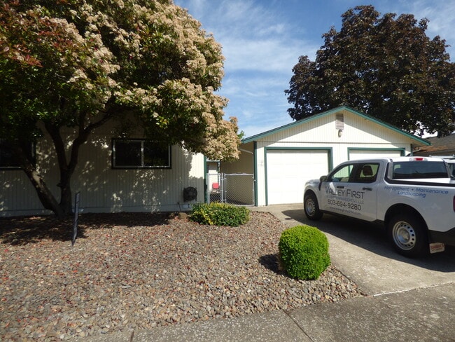 Photo - 1160 18th St SE House