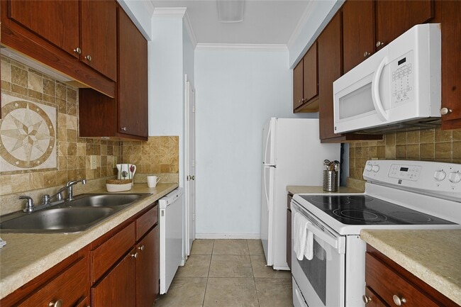 Building Photo - 10051 Westpark Dr Unit 205