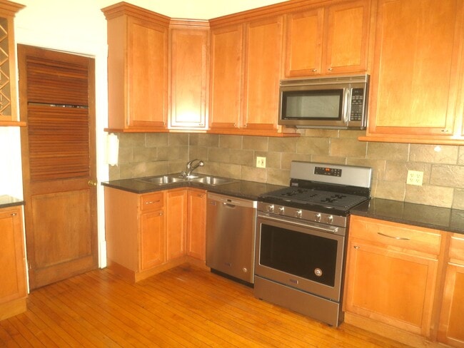 Photo - 833 W Newport Ave Unit 3