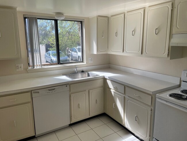 Photo - Courtview Garden Apartments