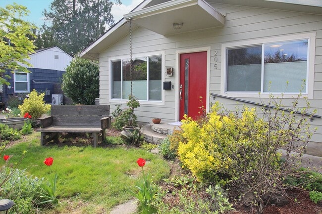 Building Photo - 205 NE 79th Ave