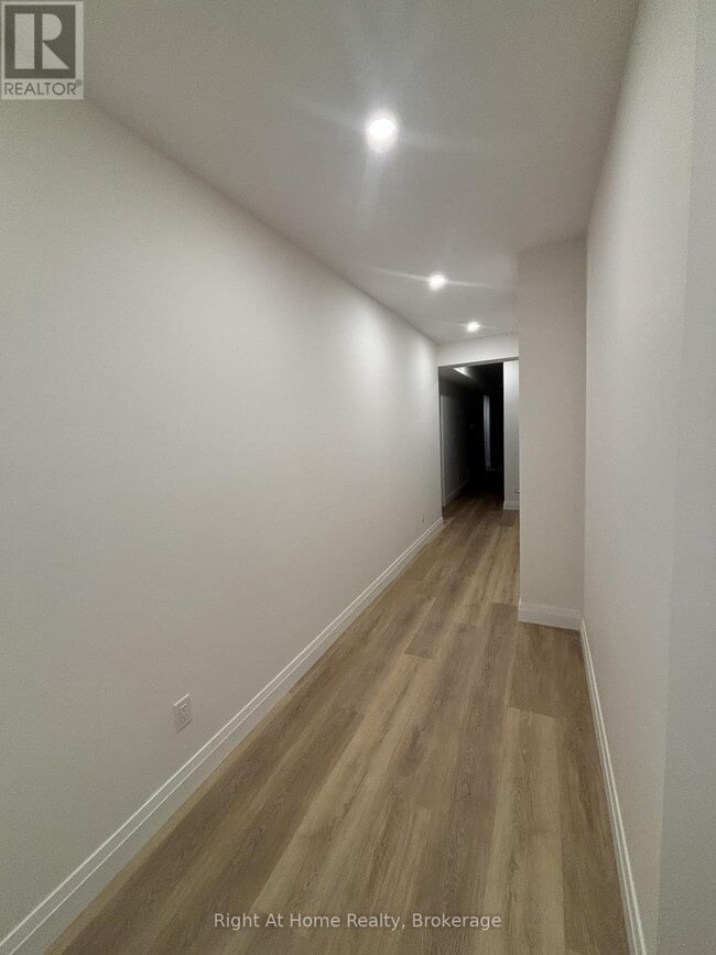 Photo - 576 Guelph St
