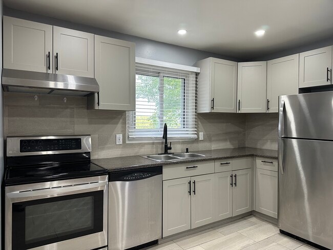 Photo - Main Floor-1612 Cherryhill Rd Peterborough Ontario K9K 1A8