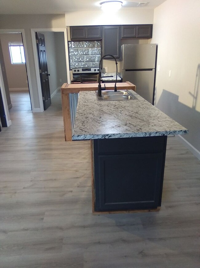 Building Photo - 2 Bedroom , 1 Bathroom Apartment! Unit 33 Osage Ridge Rd #5