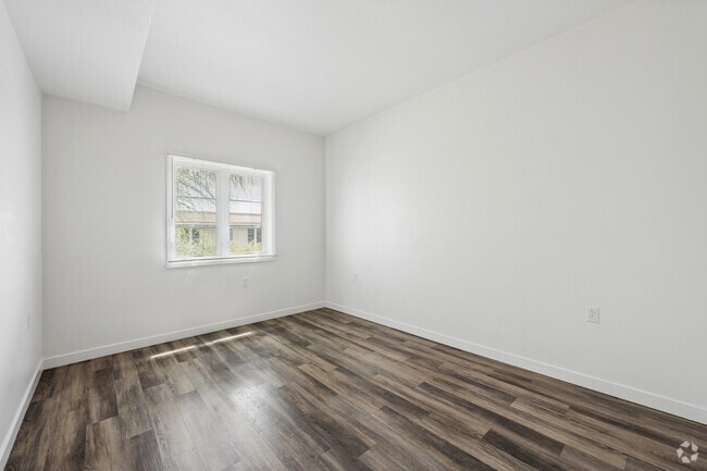 2BR, 2BA - 1020SF - Primary Bedroom - Catalina Luxury Apartments Unit 301