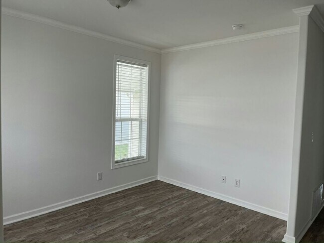 3805 Vine Trl