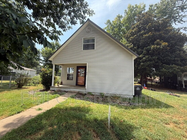 Photo - 212 W Pecan St