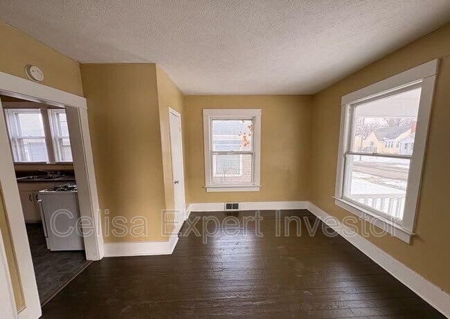 Photo - 3420 Plaza Dr