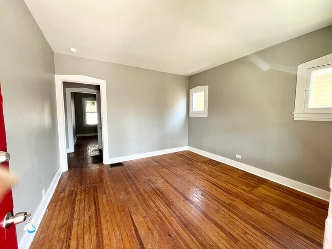 Photo - 2121 W Lee St