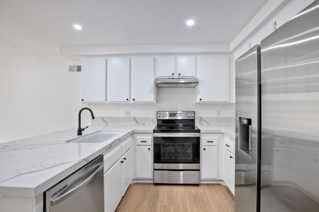 Photo - 5260 Rimpark Ln
