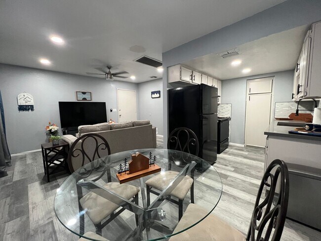 Photo - 725 E Ridgecrest Blvd Unidad C