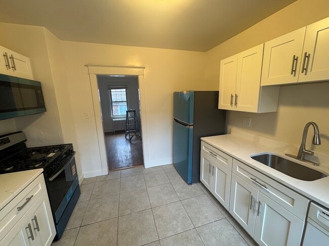 Photo - 5716 Beacon St