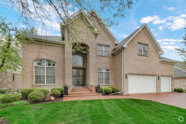 Building Photo - 902 Red Oak Dr Rental