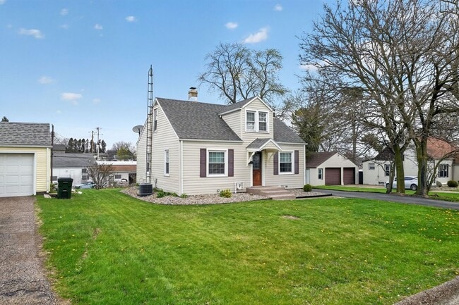 Photo - 1133 Milford St NE