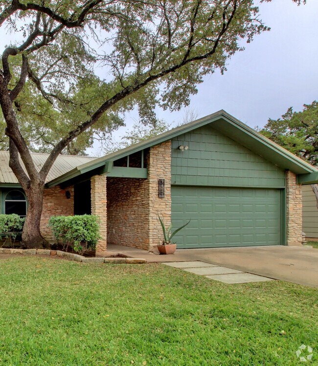 Building Photo - 9425 Shady Oaks Dr Rental