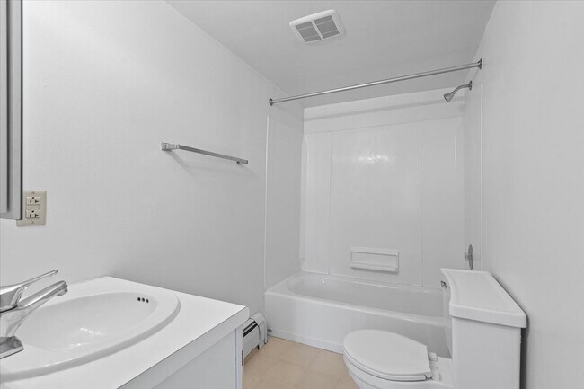 Franklin West Apartments, Leasing Office